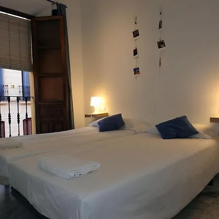 En Centro Con Vistas A La Plaza Alameda De Hercules - Hasta 6 Personas *